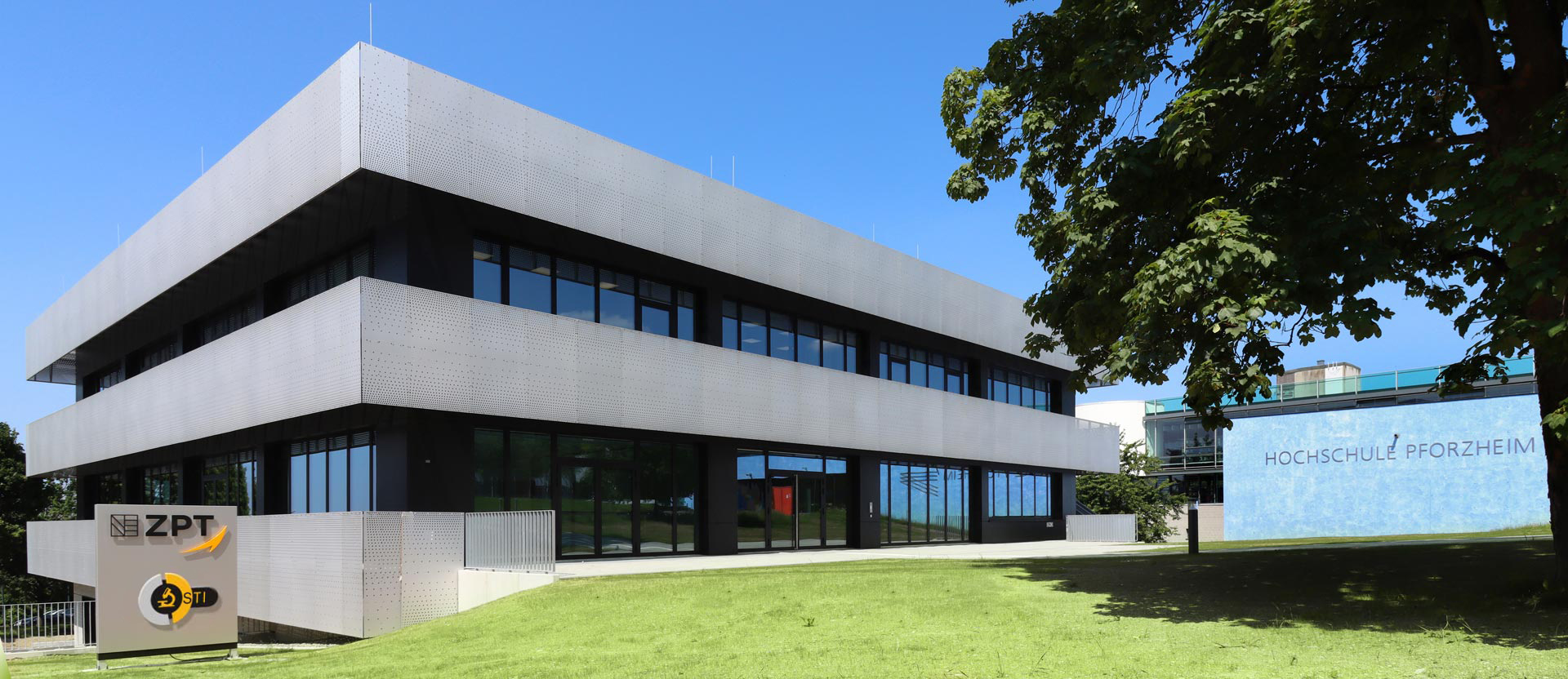 Die Büroräume und Labore des STI im Gebäude des ZPT - Zentrum für Präzisionstechnik